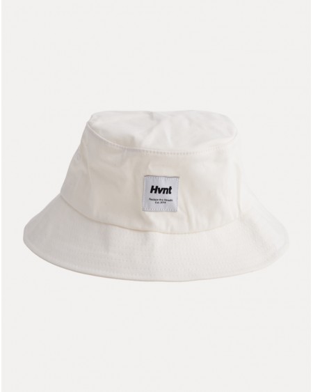WHITE CLASSIC LABEL BUCKET HAT